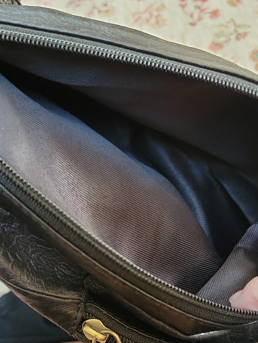 EUC- Great American Leatherworks Convertible Stamped Leather Backpack/Slingbag